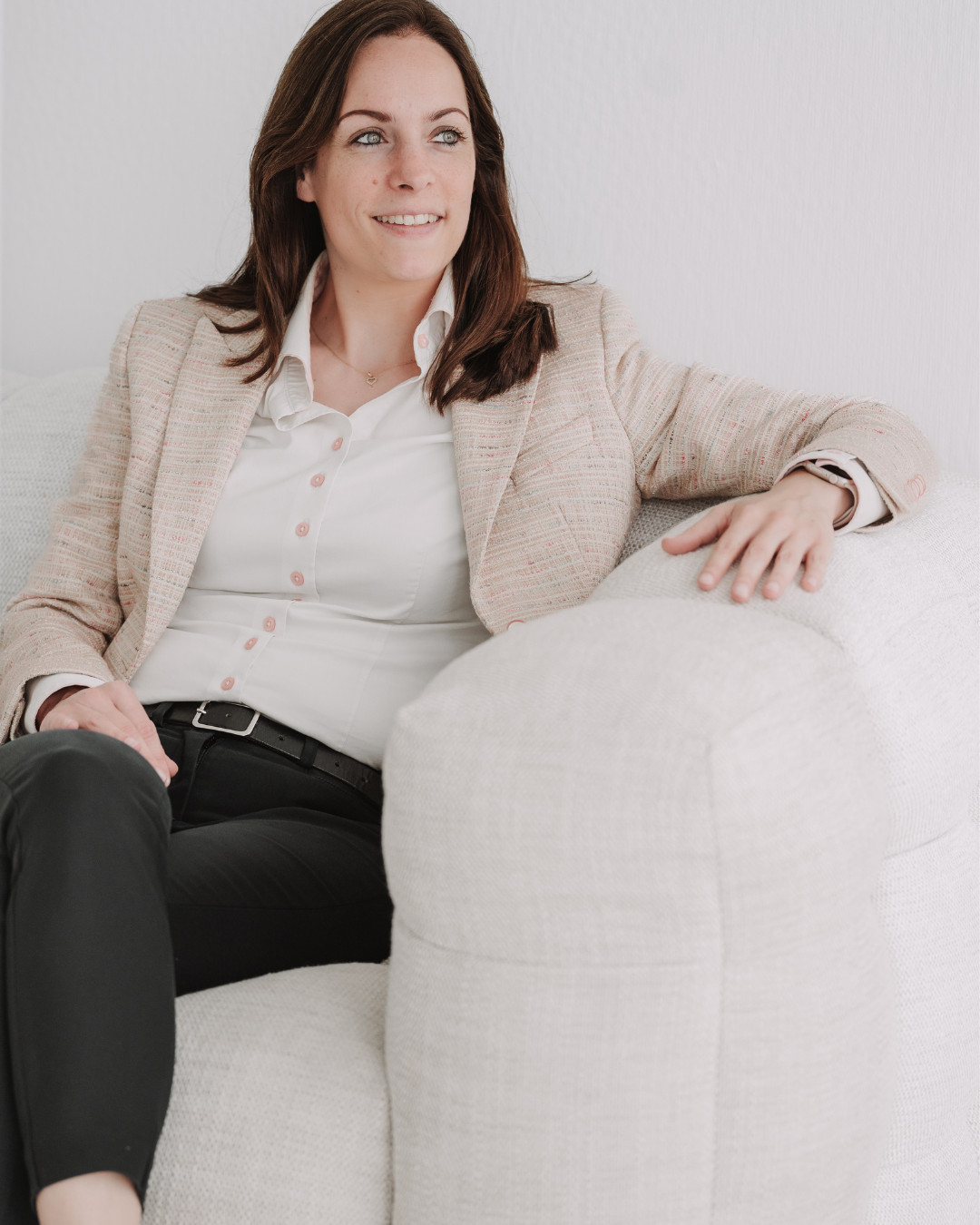 Esther zittend